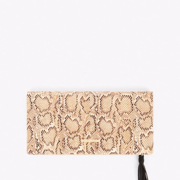 BCBGeneration Ready To Roll Foldover Clutch Dark Nude Snake Prints New With Tag - Picture 3 of 16